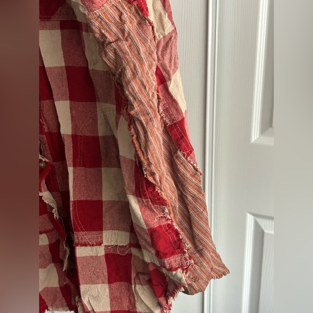 Easel Patchwork/Distressed Button Down - Picture 5 of 9